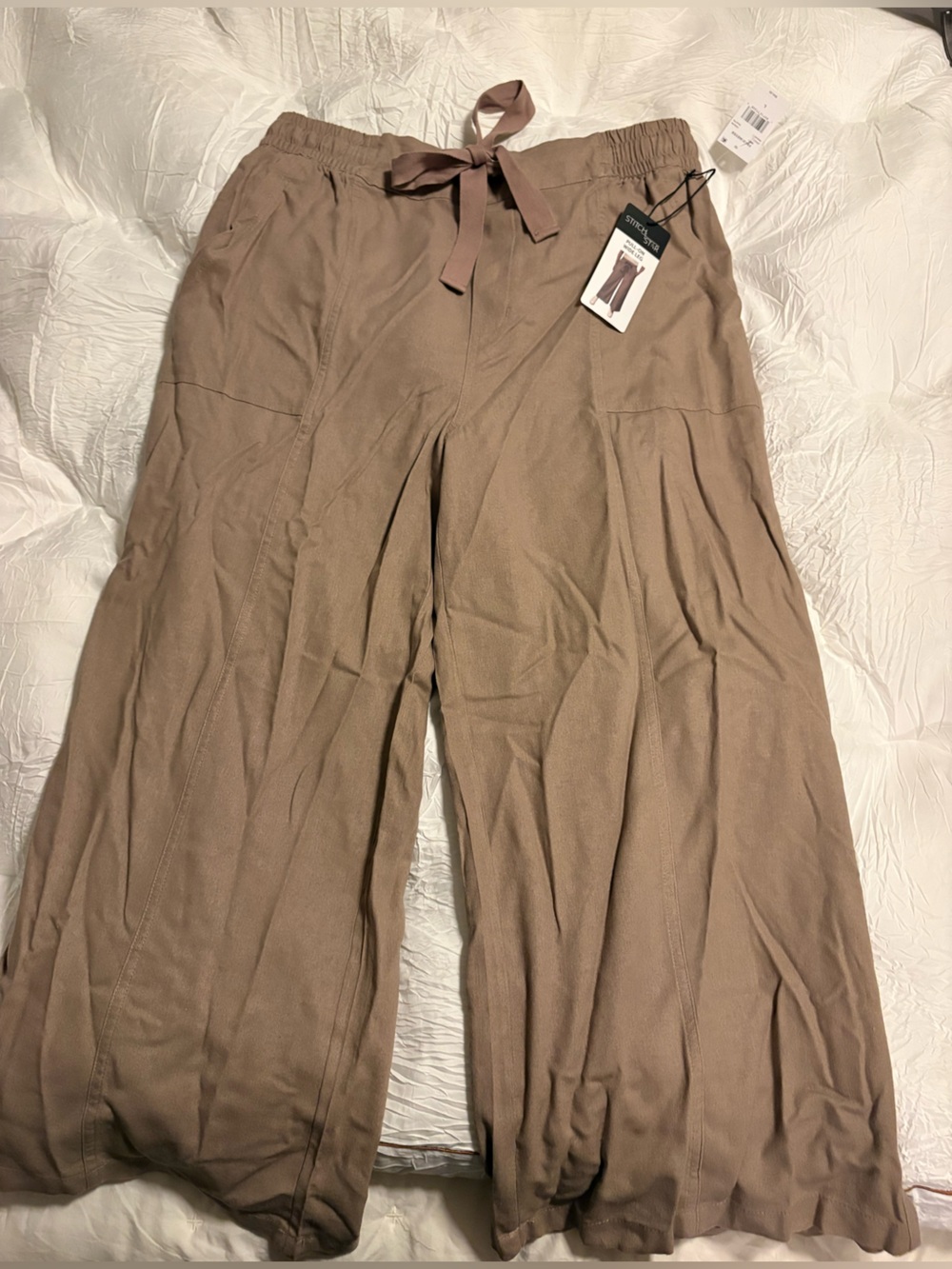 New with tags! Wide Leg Trousers in Taupe